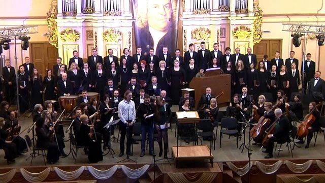 Во Львове провели самый длинный музыкальный флешмоб в Украине Во Львове провели самый длинный музыкальный флешмоб в Украине