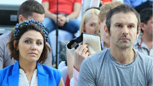 У мережі поширили новину про фейкове весілля Вакарчука У мережі поширили новину про фейкове весілля Вакарчука