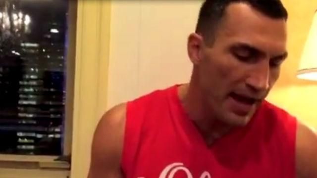 Володимир Кличко заспівав для свого майбутнього суперника Володимир Кличко заспівав для свого майбутнього суперника