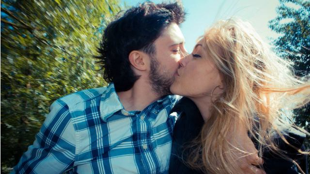 Певица Alyosha впервые показала сына