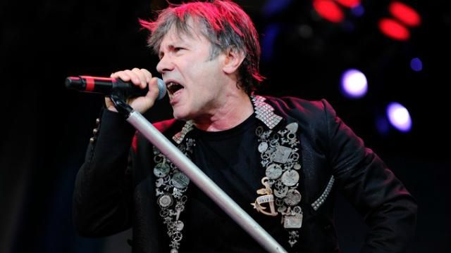 Легендарный вокалист "Iron Maiden" преодолел рак