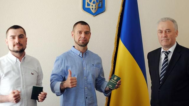 Михалок з "Ляпіса" отримав посвідку на постійне проживання в Україні Михалок з "Ляпіса" отримав посвідку на постійне проживання в Україні