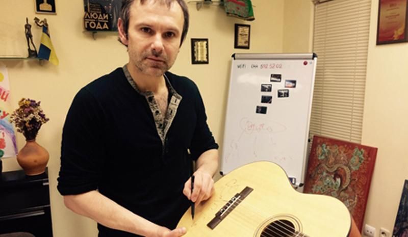 Задля допомоги дітям Вакарчук віддав на аукціон найдорожчу річ Задля допомоги дітям Вакарчук віддав на аукціон найдорожчу річ