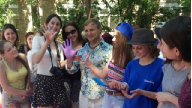 Олег Скрипка провел грандиозный этнический флешмоб Олег Скрипка провел грандиозный этнический флешмоб