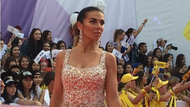 Ані Лорак красувалася на церемонії російської попси Ані Лорак красувалася на церемонії російської попси