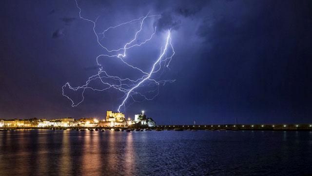 На рок-фестивале молния ранила 12 человек На рок-фестивале молния ранила 12 человек