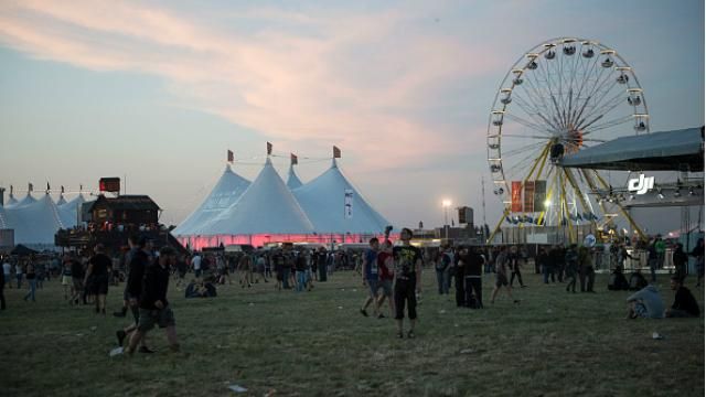 Более 30 человек пострадали от молнии на рок-фестивале Более 30 человек пострадали от молнии на рок-фестивале