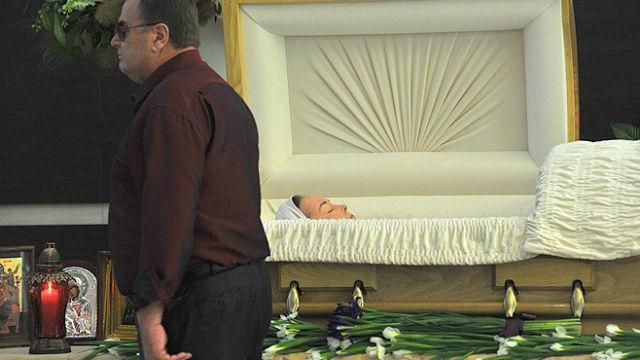 У Москві прощаються з Жанною Фріске: до труни — кілометрова черга У Москві прощаються з Жанною Фріске: до труни — кілометрова черга