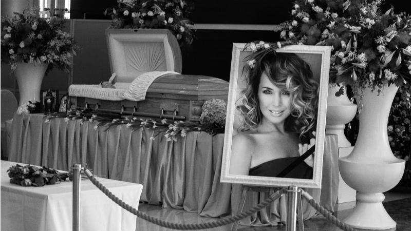 Российские певцы со слезами на глазах прощались с Жанной Фриске Российские певцы со слезами на глазах прощались с Жанной Фриске