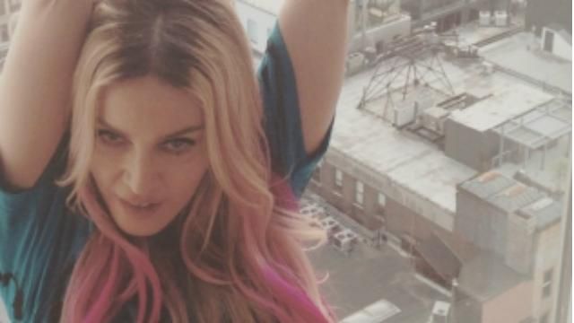Мадонна собрала звезд в новом откровенном клипе