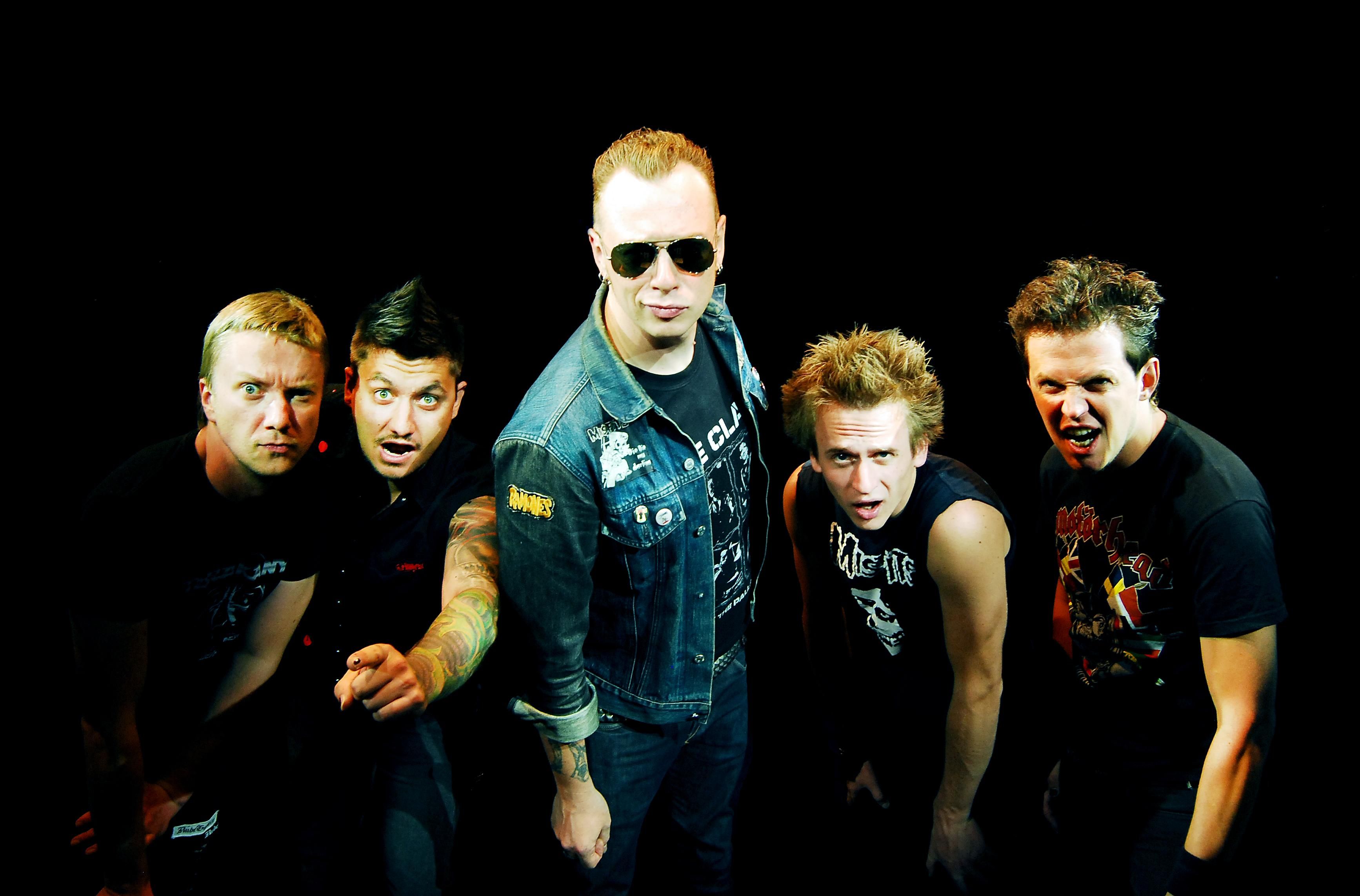 Російський музикант на "Нашествии": Якби вони хотіли миру, вони викопали б братські могили Російський музикант на "Нашествии": Якби вони хотіли миру, вони викопали б братські могили