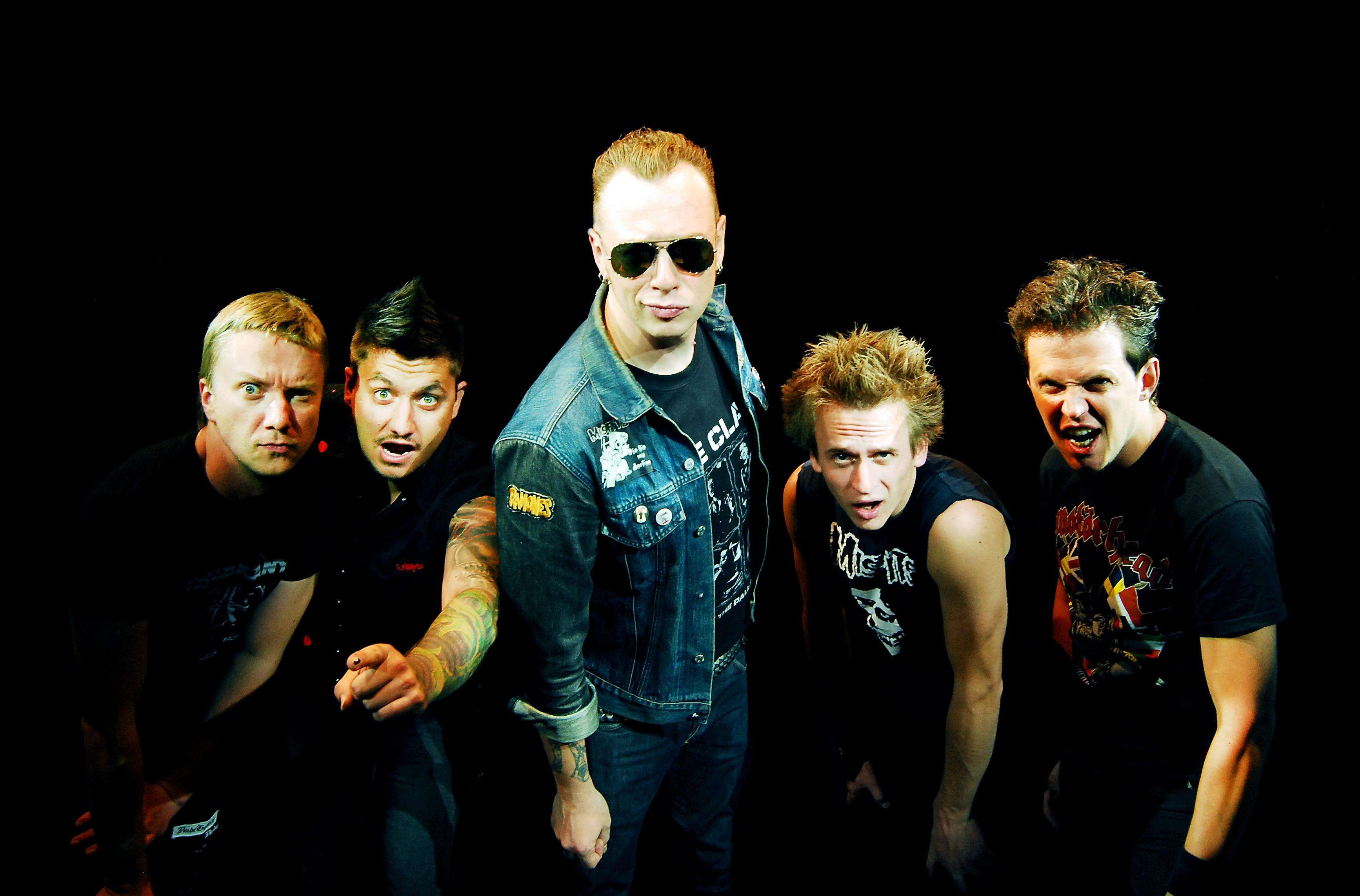 Российский музыкант на "Нашествии": Если бы они хотели мира, они выкопали бы братские могилы