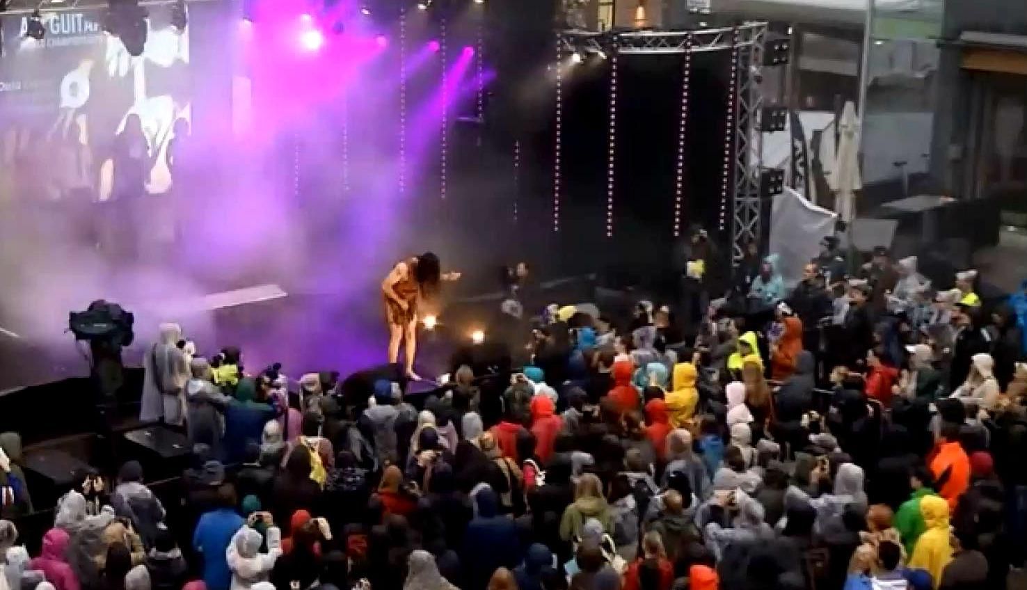 Чемпионат воображаемой игры на гитаре прошел в Финляндии Чемпионат воображаемой игры на гитаре прошел в Финляндии