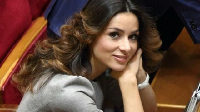 Українська нардепка заспівала російський шансон Українська нардепка заспівала російський шансон