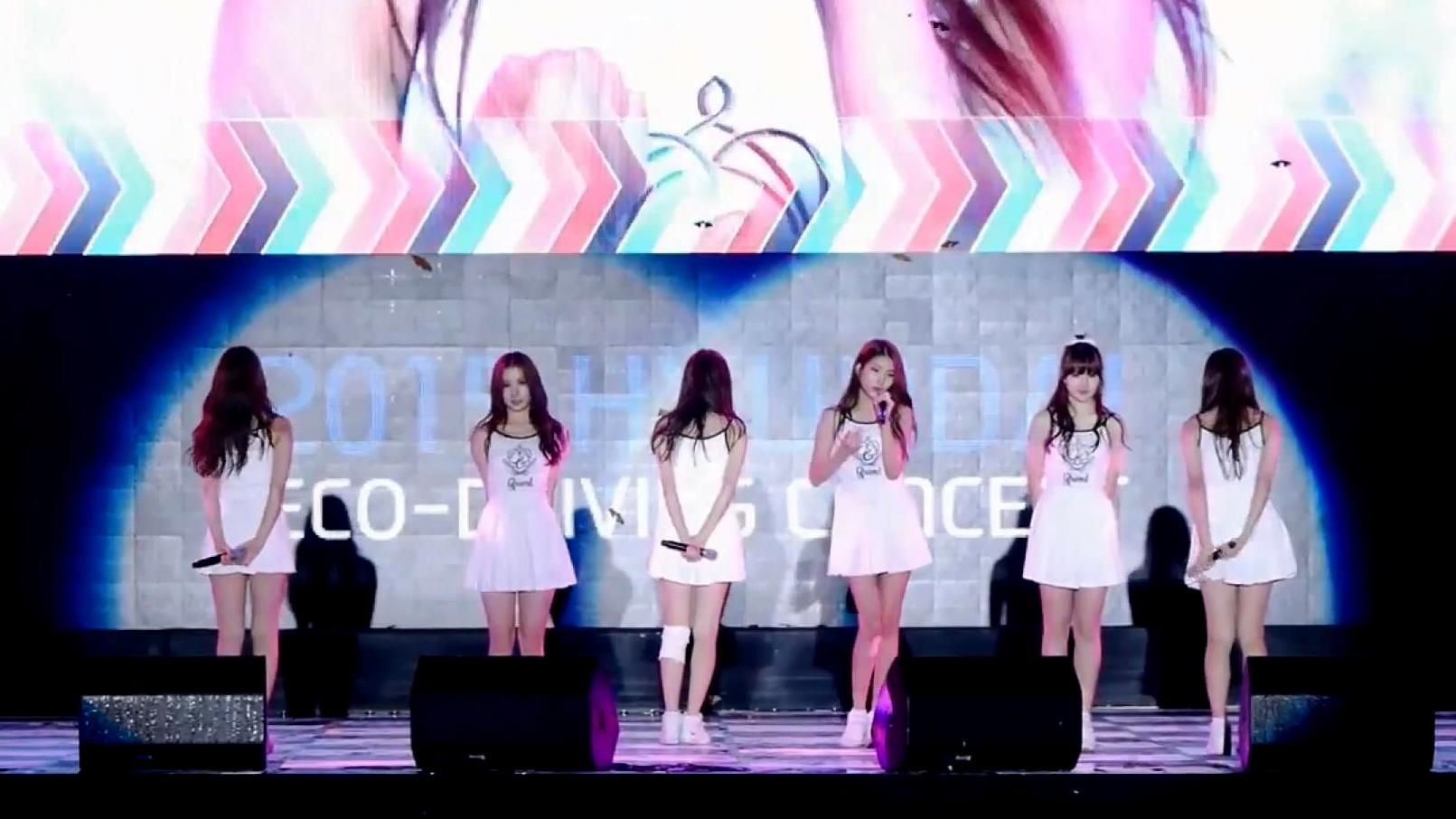 Дівчата з Південної Кореї зірвали шалену популярність завдяки ляпам на сцені Дівчата з Південної Кореї зірвали шалену популярність завдяки ляпам на сцені