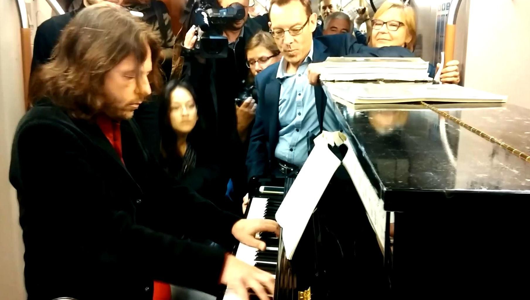 У вагоні метро Брюсселя відбувся фортепіанний концерт