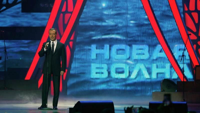В Сочи открыли "Новую волну" в изгнании: Медведев и Ани Лорак на одной сцене