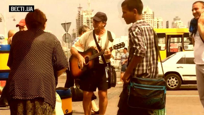 В сети стремительно набирает популярность новая песня о "Пуле в лоб" и "Пете Рошен"