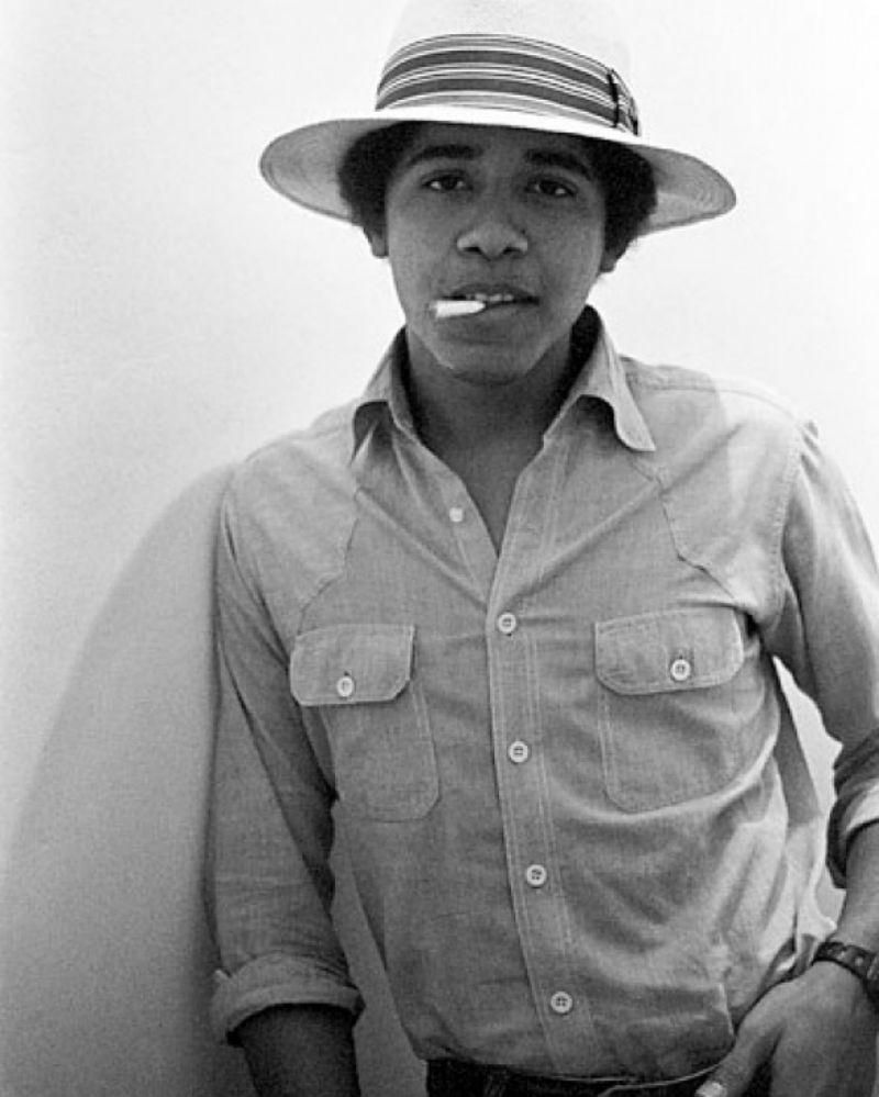 Обама з "косяком": архівні фото відомих людей 