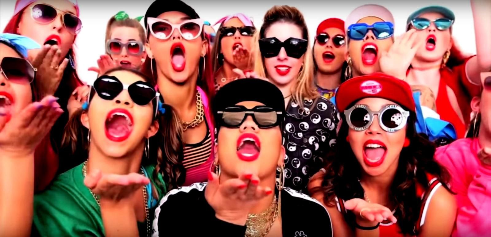 50 хітів 2015 поєднали в одній композиції 50 хітів 2015 поєднали в одній композиції