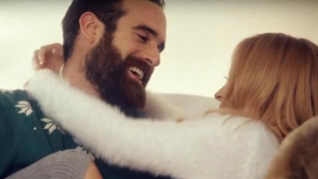 Кайлі Міноуг показала юного коханого в новому різдвяному кліпі Кайлі Міноуг показала юного коханого в новому різдвяному кліпі