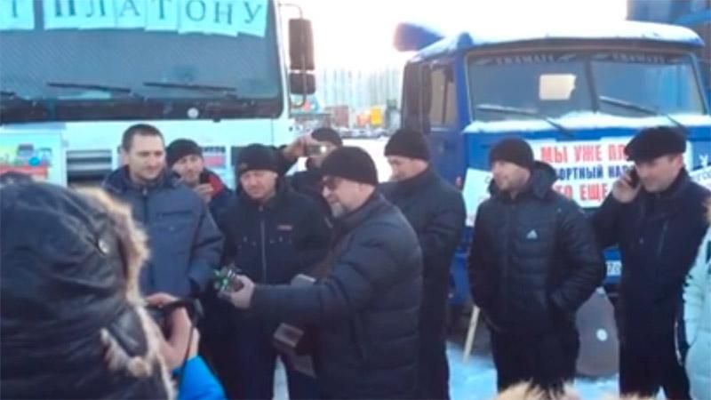 Лидер ДДТ поддержал российских дальнобойщиков Лидер ДДТ поддержал российских дальнобойщиков