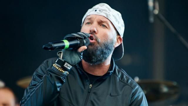 Фронтмену популярної американської рок-групи заборонили в’їзд в Україну — документ Фронтмену популярної американської рок-групи заборонили в’їзд в Україну — документ