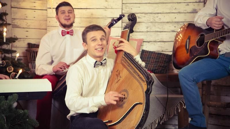 Легендарний різдвяний хіт зіграли на українських бандурах Легендарний різдвяний хіт зіграли на українських бандурах