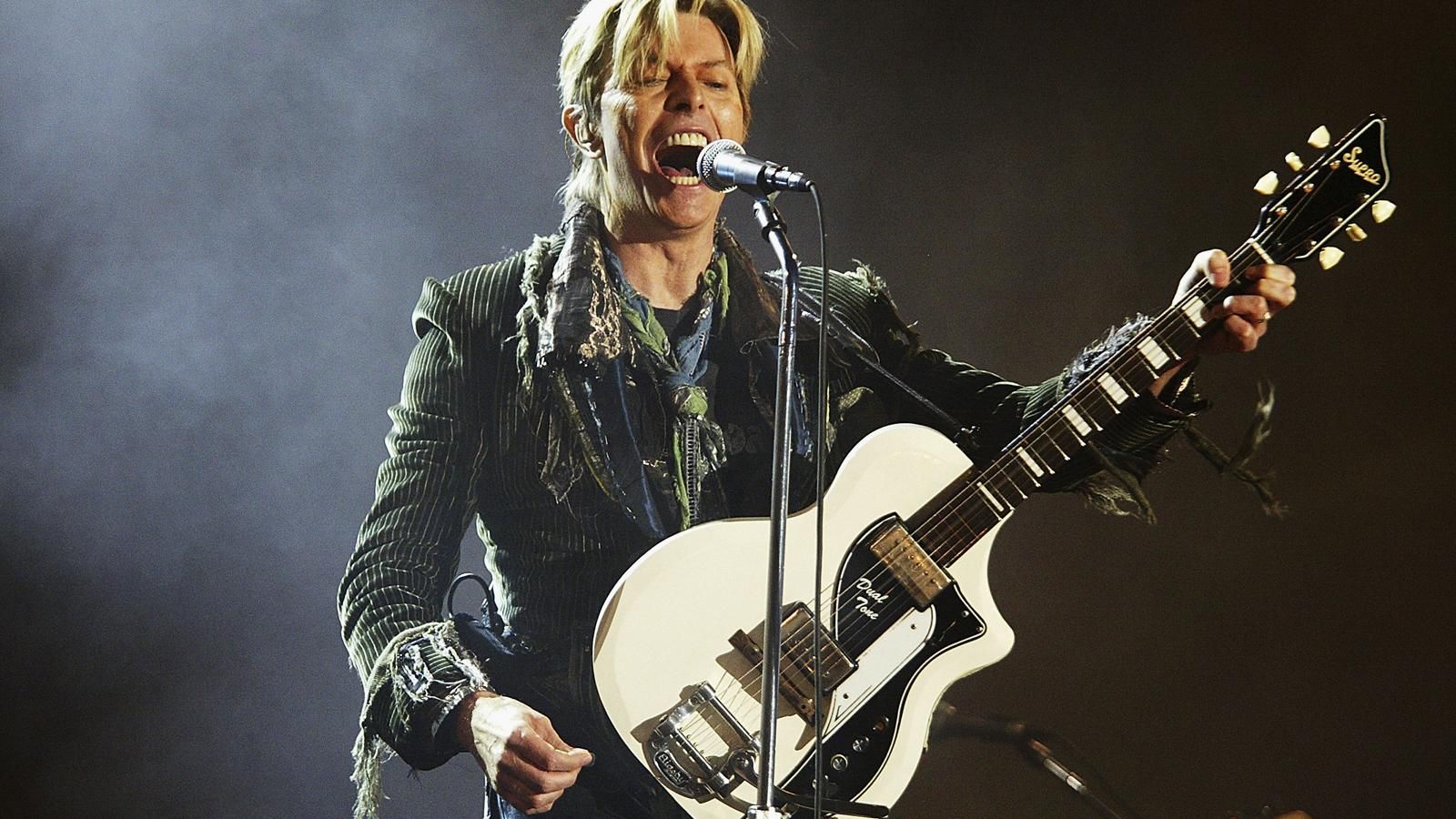 Умер "хамелеон рок-музыки" Дэвид Боуи Умер "хамелеон рок-музыки" Дэвид Боуи