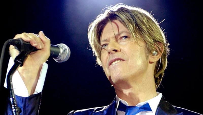 Дэвид Боуи поднялся в нескольких чартах и побил рекорд Адель Дэвид Боуи поднялся в нескольких чартах и побил рекорд Адель