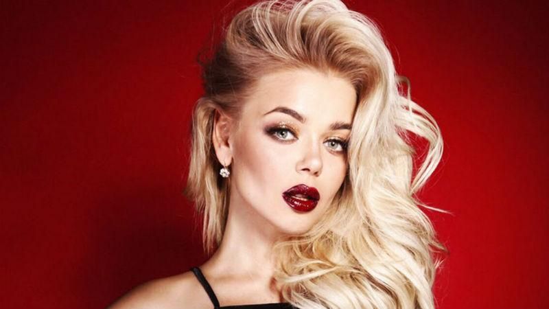 Еще одна украинская певица отправилась на заработки в Россию Еще одна украинская певица отправилась на заработки в Россию