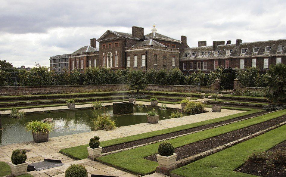 Перед резиденцією принца Вільяма згорів чоловік Перед резиденцією принца Вільяма згорів чоловік