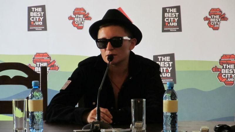 Відома російська рок-музикантка випустила альбом з оголеним фото Відома російська рок-музикантка випустила альбом з оголеним фото