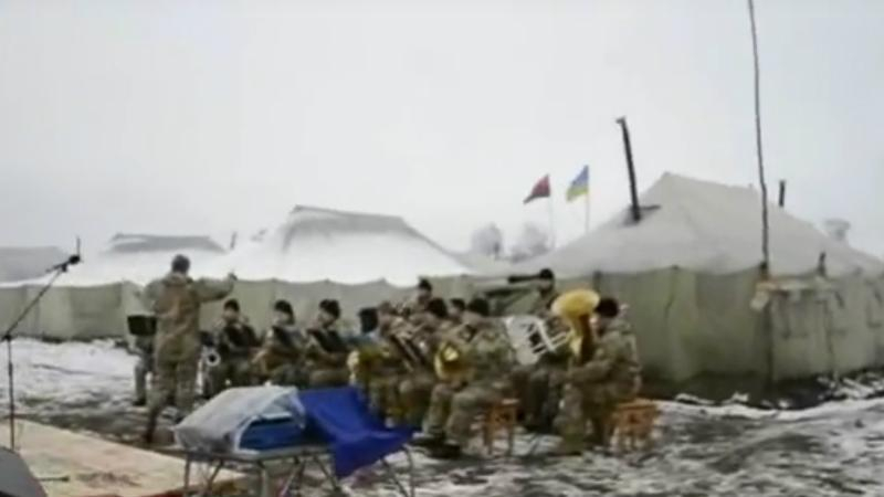 Военные устроили настоящее джазовое шоу просто на полигоне