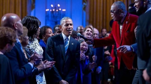 Обама влаштував вокальне шоу в Білому домі: з'явилось відео