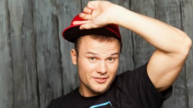 За гастроли в Крыму популярному рэперу запретили въезд в Украину За гастроли в Крыму популярному рэперу запретили въезд в Украину