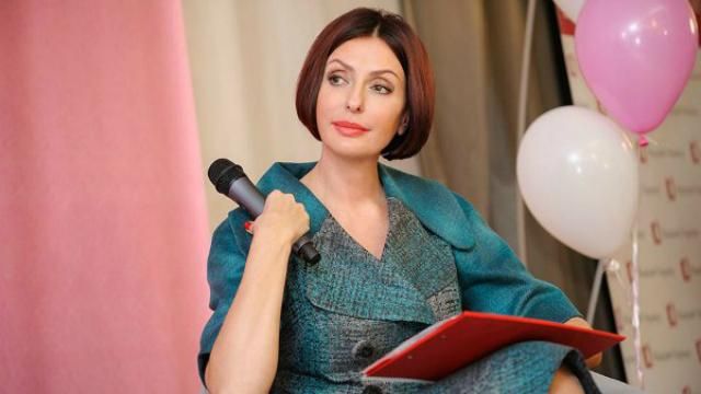 Дружина Яценюка заспівала чуттєву українську пісню: з’явилося відео 