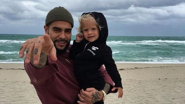 Тимати одел дочку в вышиванку Тимати одел дочку в вышиванку