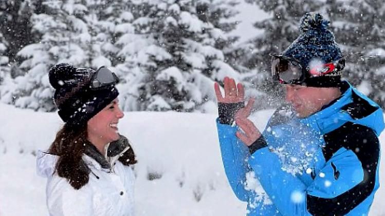 В сеть попали кадры яркого отдыха королевской семьи В сеть попали кадры яркого отдыха королевской семьи