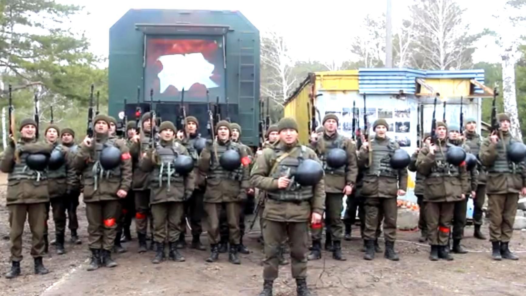 Нацгвардійці переспівали Вакарчука, щоб привітати жінок з 8 березня Нацгвардійці переспівали Вакарчука, щоб привітати жінок з 8 березня