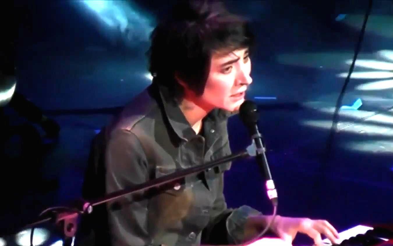 Скандальный концерт Земфиры: активисты с флагами рассказали, как все было Скандальный концерт Земфиры: активисты с флагами рассказали, как все было