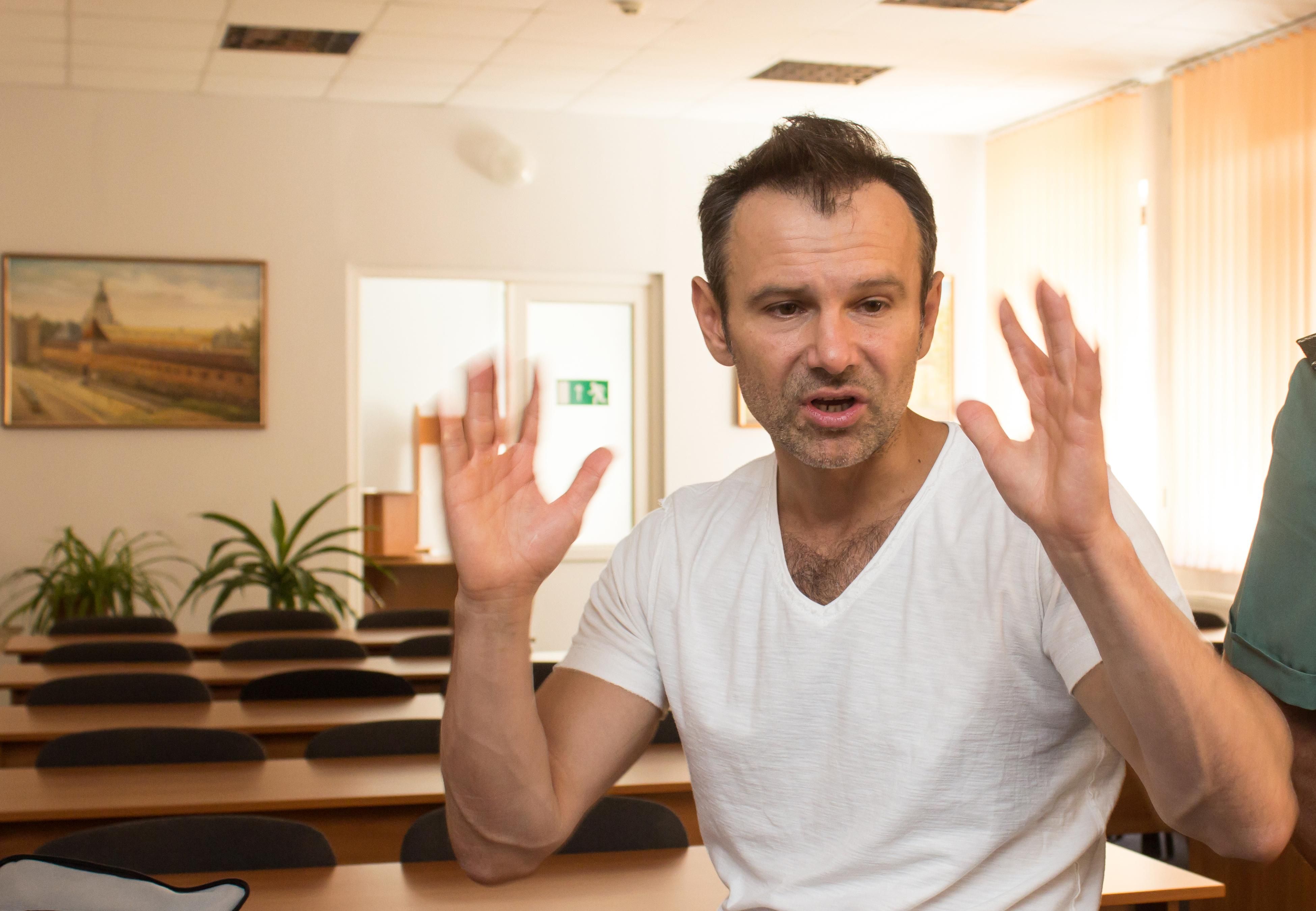 Не стримав емоцій. Вакарчук різко дорікнув Потапу через позицію до української пісні Не стримав емоцій. Вакарчук різко дорікнув Потапу через позицію до української пісні