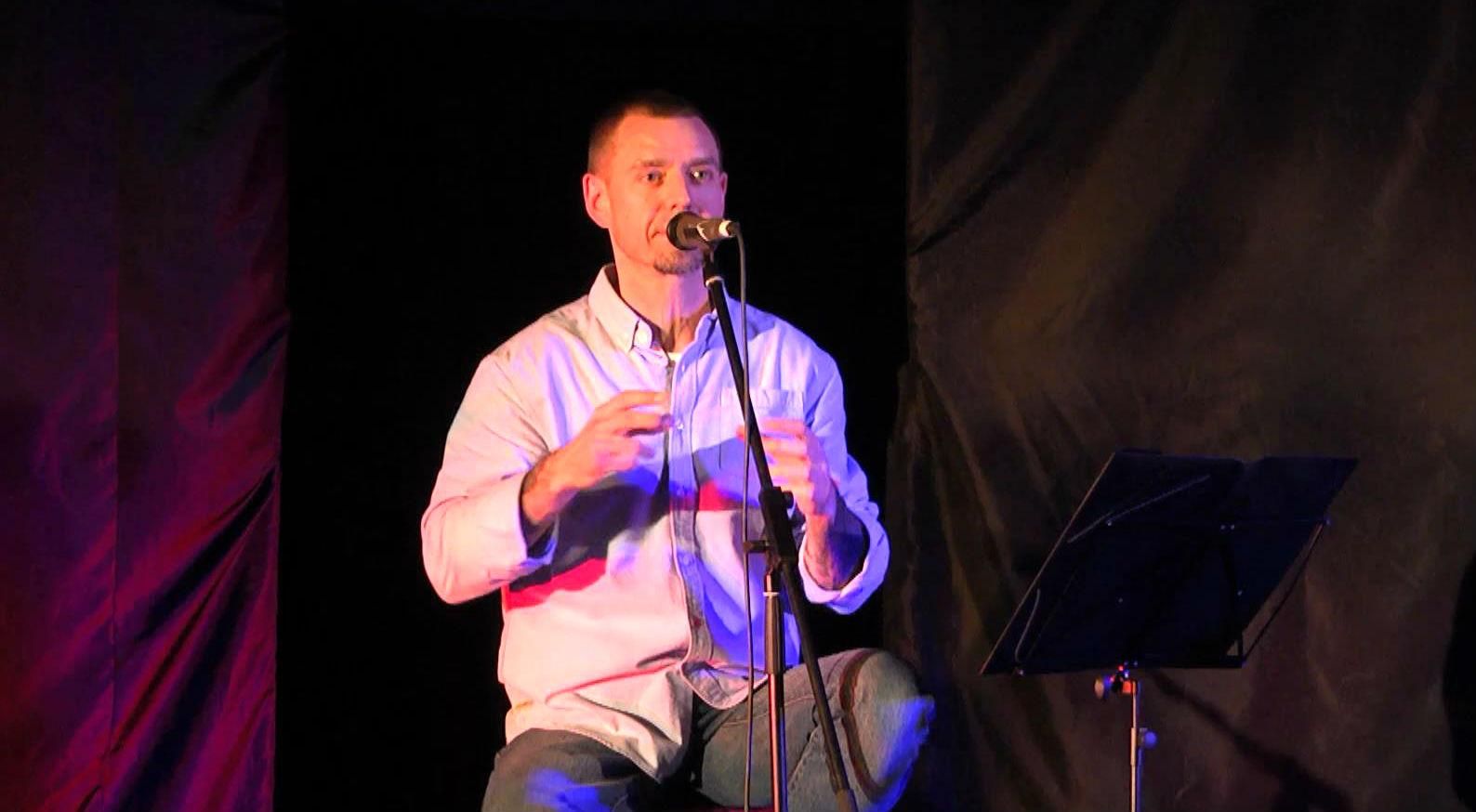Міхалок на акустичному концерті у Києві розповів цікаві історії з дитинства