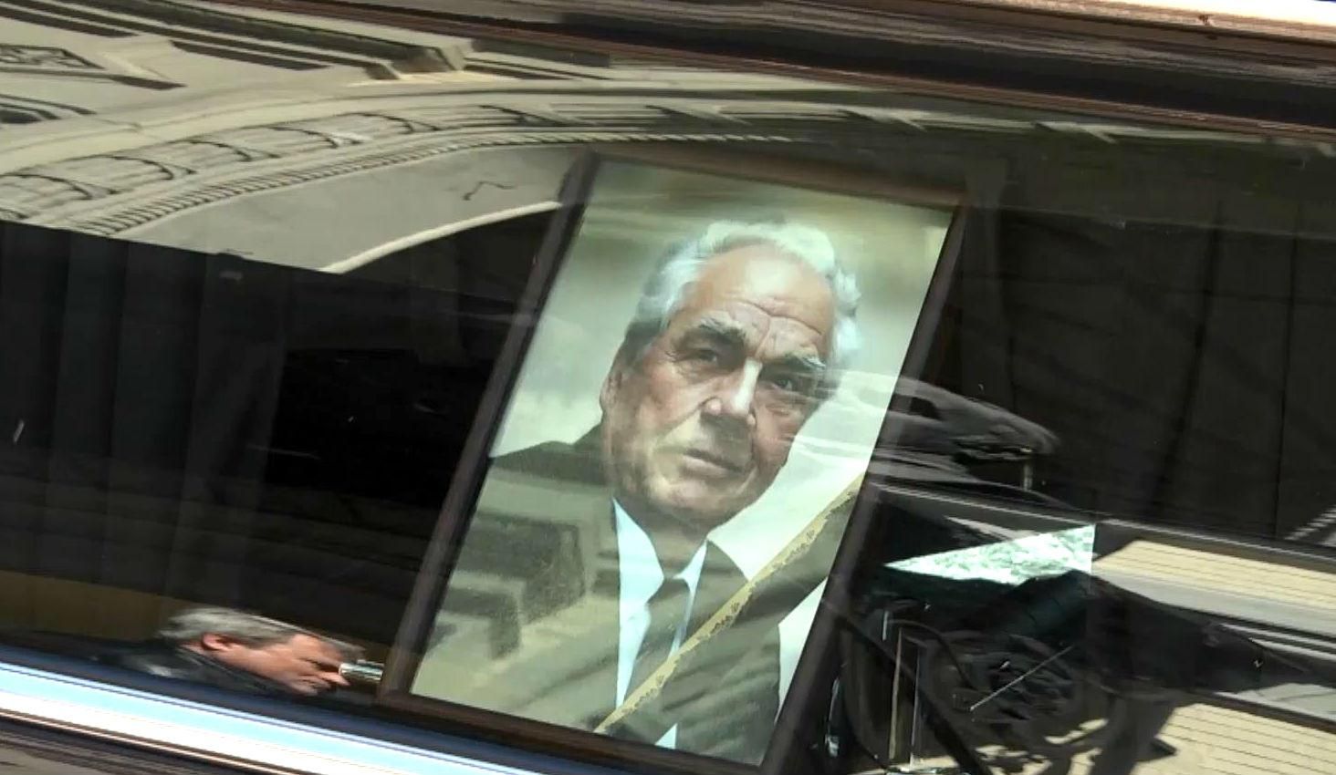 Прощання з легендою: про життя видатного баритона України Дмитра Гнатюка Прощання з легендою: про життя видатного баритона України Дмитра Гнатюка