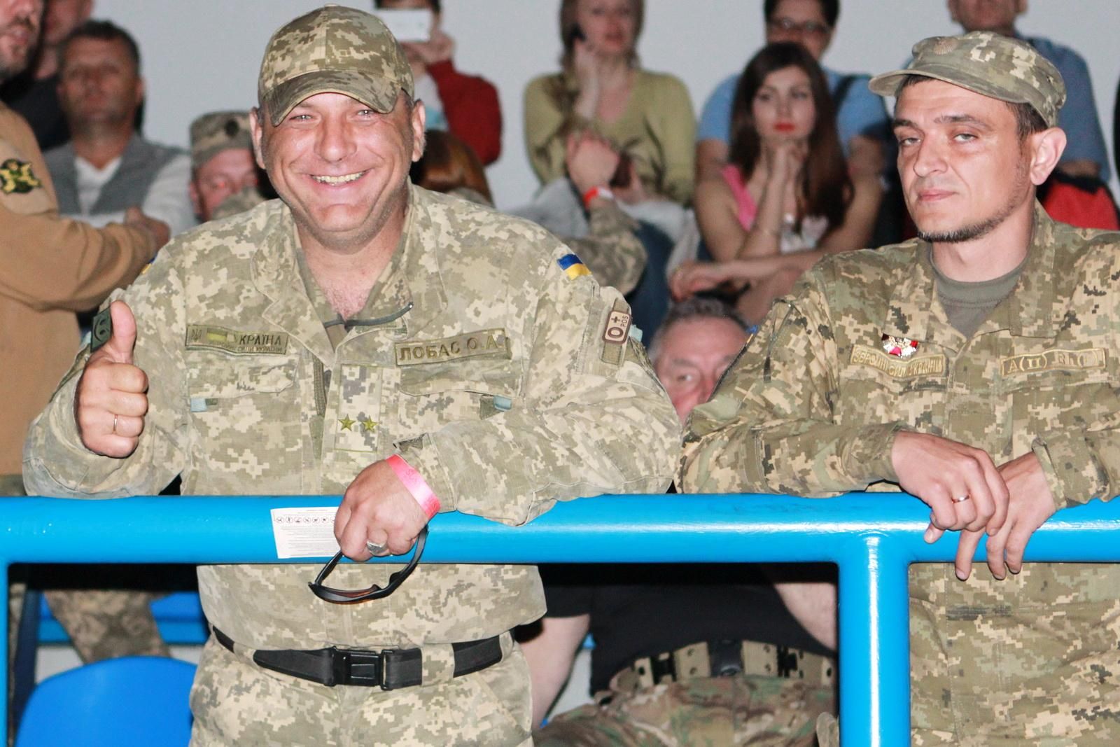 Как украинские бойцы развлекались на концерте "Океана Эльзы"