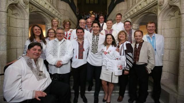 Канадские министры в вышиванках спели украинскую народную песню