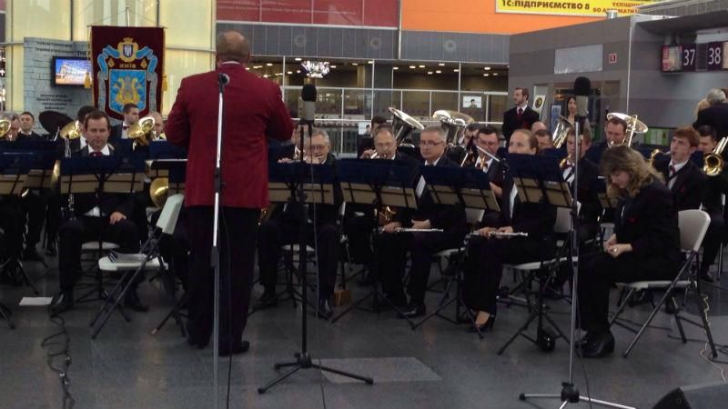 Ближе к Европе. В Борисполе сыграли гимн Евросоюза Ближе к Европе. В Борисполе сыграли гимн Евросоюза