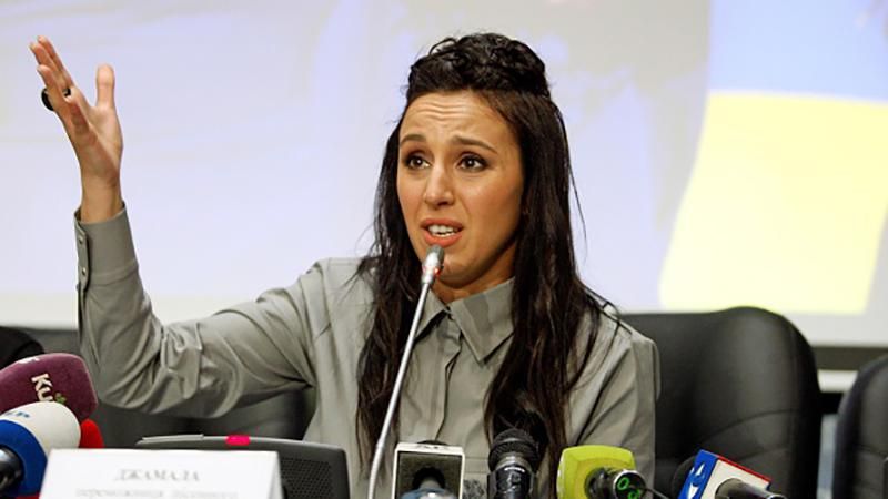 Российские пропагандисты обманом пробрались в дом Джамалы Российские пропагандисты обманом пробрались в дом Джамалы