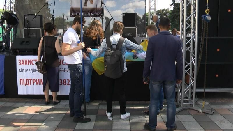 Песня — это оружие: музыканты снова вышли на протест под Раду Песня — это оружие: музыканты снова вышли на протест под Раду