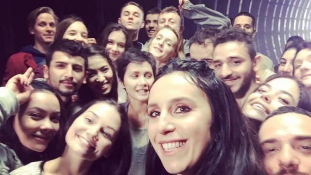 Джамала показала, як в екстремальних умовах знімає кліп на "1944" Джамала показала, як в екстремальних умовах знімає кліп на "1944"